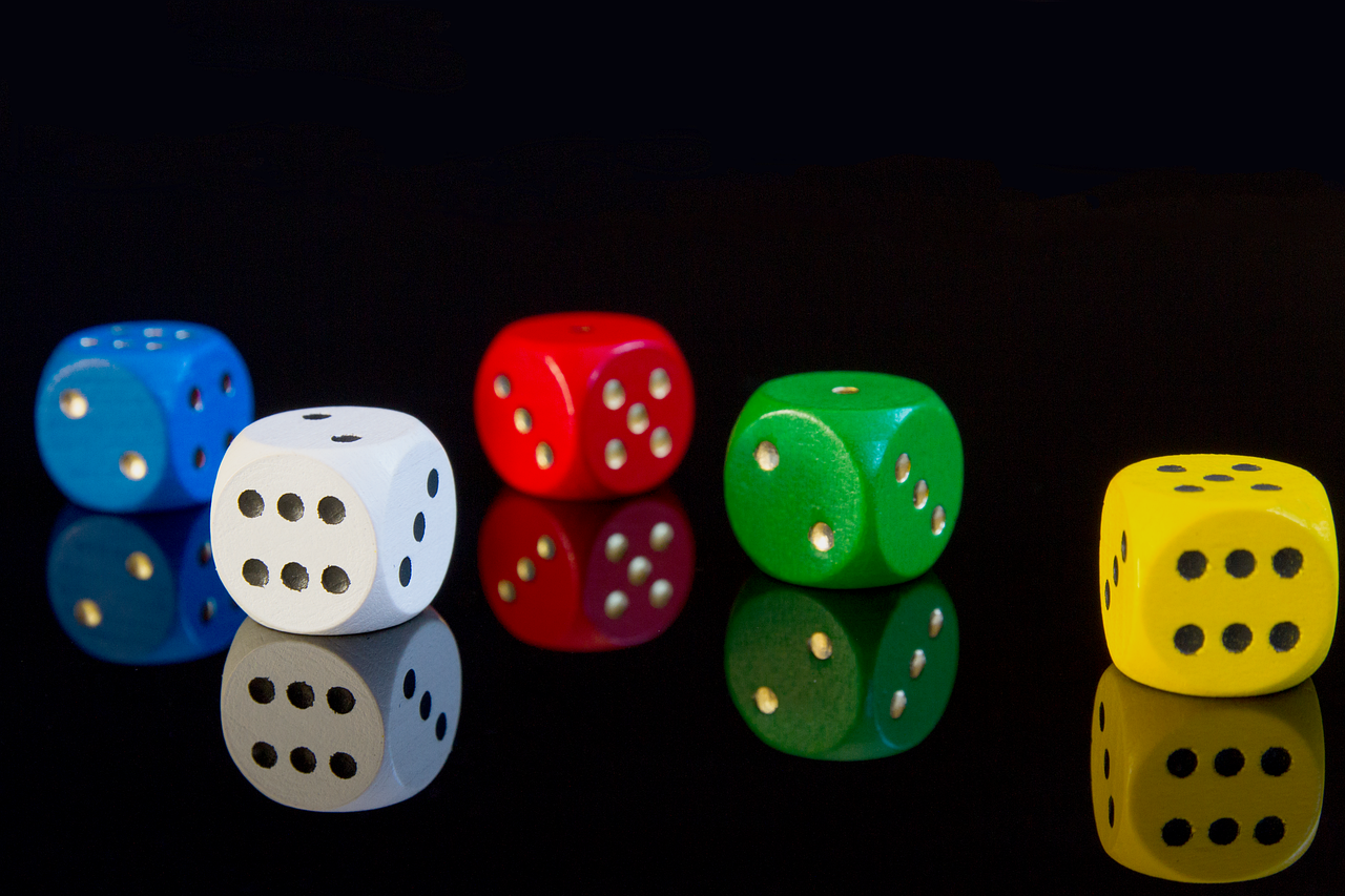 F7Casino chips, glowing dice, Cura&ccedil;ao license, payment cards, documents
